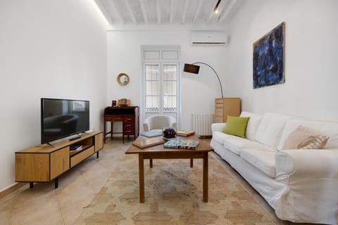 Communal lounge/ TV room, TV and multimedia, Living room, Evening entertainment, air conditioner