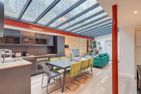 Dining area, kitchen