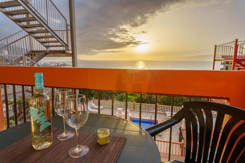 Day, Natural landscape, View (from property/room), Balcony/Terrace, Dining area, Sea view