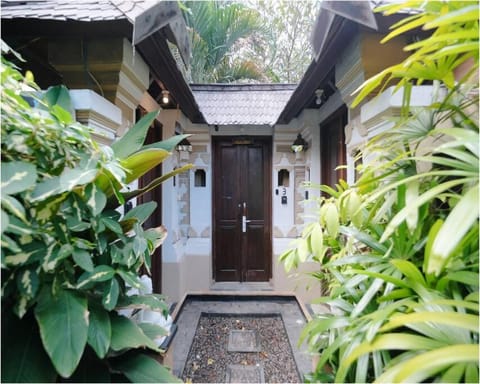 Seaside Sanctuary - Walk to Canggu Beach - Unit Timur Villa in North Kuta