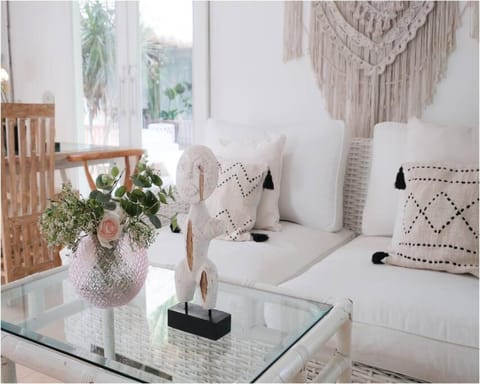 Seaside Sanctuary - Walk to Canggu Beach - Unit Timur Villa in North Kuta