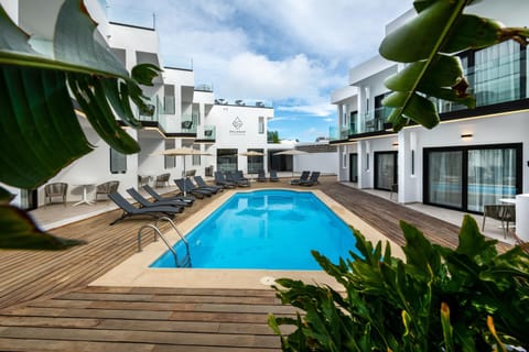 Property building, Restaurant/places to eat, Swimming pool