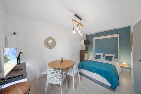 COCON BLEU #Confort # Calme #centre ville #parking facile Apartment in Beaune