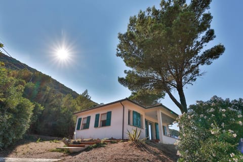 Property building, Day, Natural landscape, Mountain view