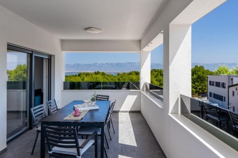 Day, Natural landscape, View (from property/room), Balcony/Terrace, Seating area, Mountain view, Sea view