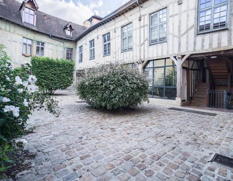 Property building, Inner courtyard view