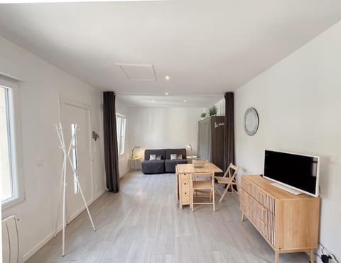 Communal lounge/ TV room, TV and multimedia, Seating area