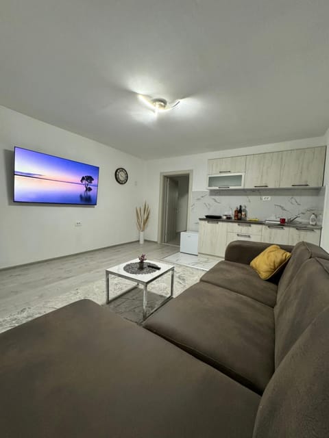 TV and multimedia, Kitchen or kitchenette, Living room, Seating area
