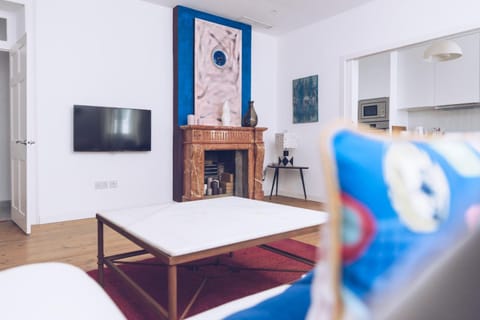 Communal lounge/ TV room, TV and multimedia, Living room, Seating area, Evening entertainment