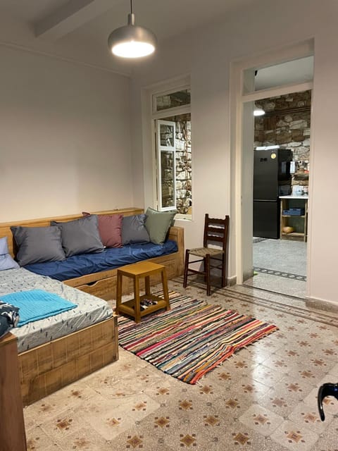 Bed, Kitchen or kitchenette, Photo of the whole room, Seating area, Bedroom