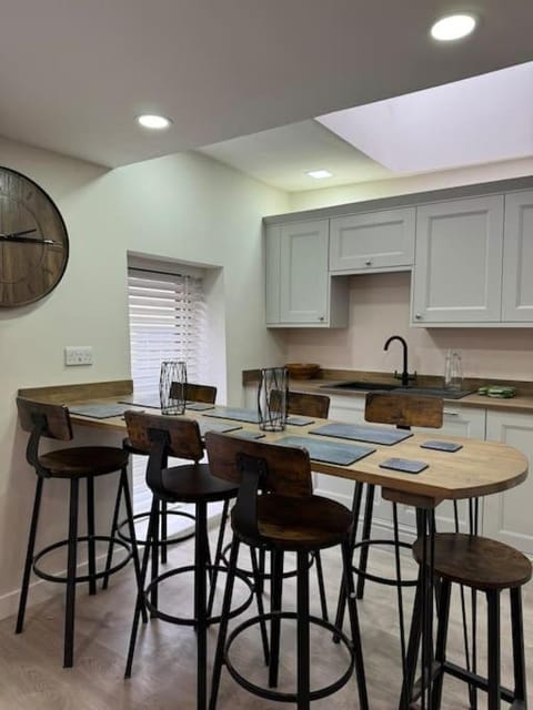 City Centre Former Coach House Apartment in Oxford