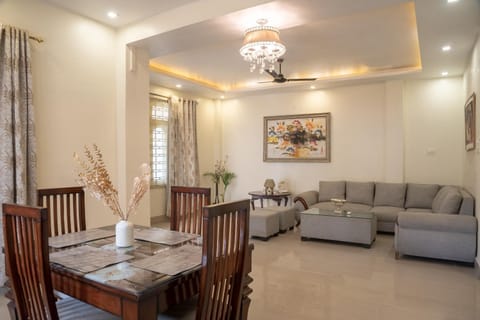 Living room, Seating area, Dining area