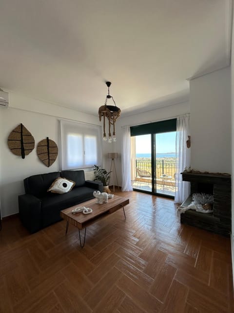 Bed, Living room, Photo of the whole room, Seating area