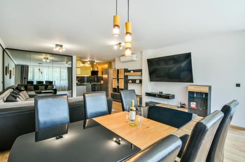 Kitchen or kitchenette, Living room, Dining area, internet, microwave, oven, kitchen