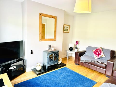 Communal lounge/ TV room, TV and multimedia, Living room, Seating area