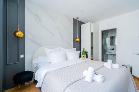 Bed, Photo of the whole room, Bedroom, towels, wardrobe