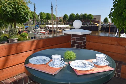 Balcony/Terrace, Landmark view