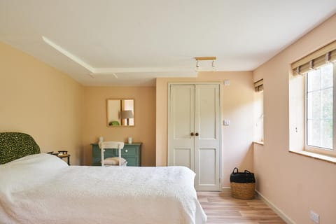Bed, Living room, Seating area, Bedroom