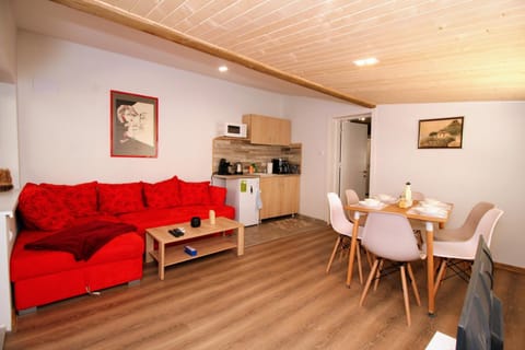 Kitchen or kitchenette, Living room, Seating area, Dining area, pet friendly