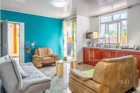 Kitchen or kitchenette, Living room, Seating area