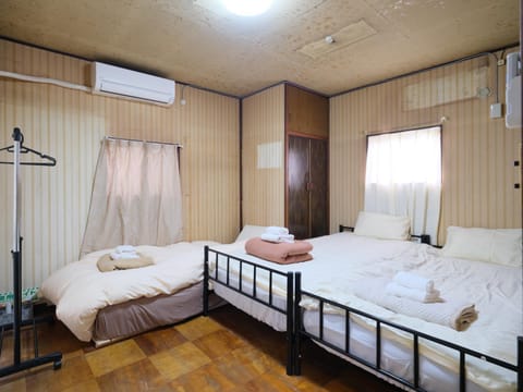 Bedroom, air conditioner