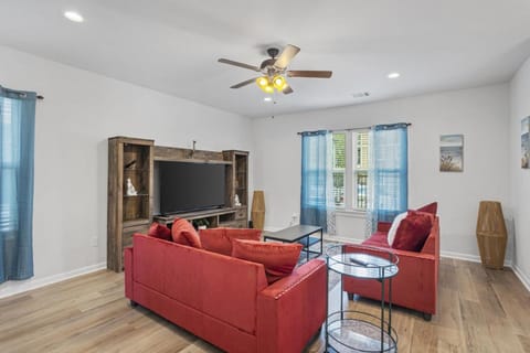 Communal lounge/ TV room, TV and multimedia, Living room, Seating area