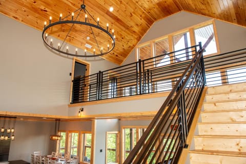 Augys View- Mountain Views-large parking-Large Cabin Cabin in Sevier County