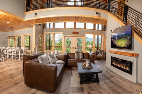 Augys View- Mountain Views-large parking-Large Cabin Cabin in Sevier County