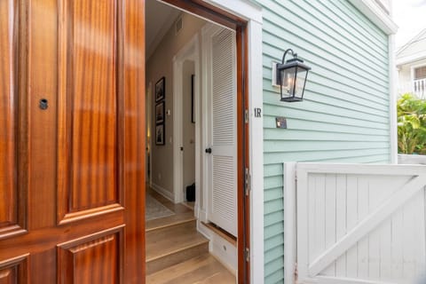 The Lighthouse Group Suite Apartment in Key West