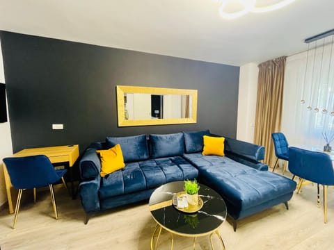 TV and multimedia, Seating area, Dining area
