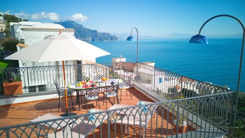 Property building, Bird's eye view, Swimming pool, Breakfast