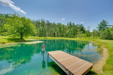 Michigan Cabin with On-Site Fishing Pond and Deck Cabin in Michigan