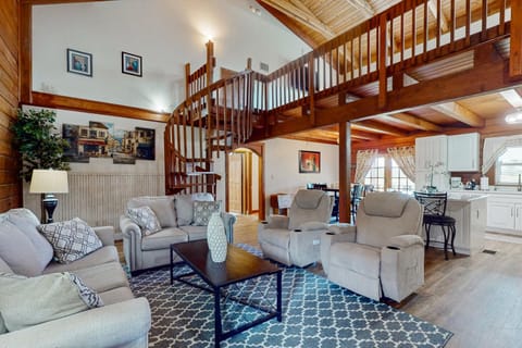 Waterfront Views! Countryside Cabin in Clermont Cabin in Groveland