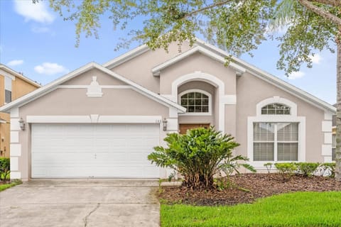 Summer Getaway - 5-Bedroom Home with Private Pool! House in Kissimmee