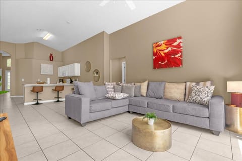 Summer Getaway - 5-Bedroom Home with Private Pool! House in Kissimmee