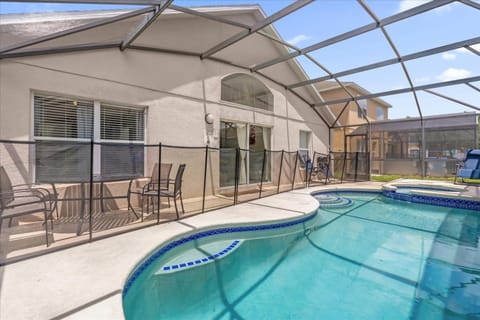 Summer Getaway - 5-Bedroom Home with Private Pool! House in Kissimmee