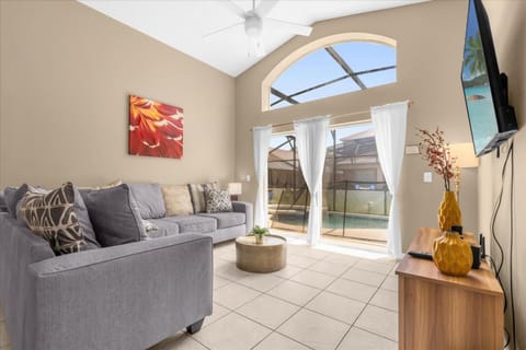 Summer Getaway - 5-Bedroom Home with Private Pool! House in Kissimmee