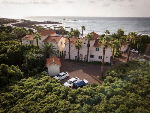 Property building, Day, Natural landscape, Sea view, Parking