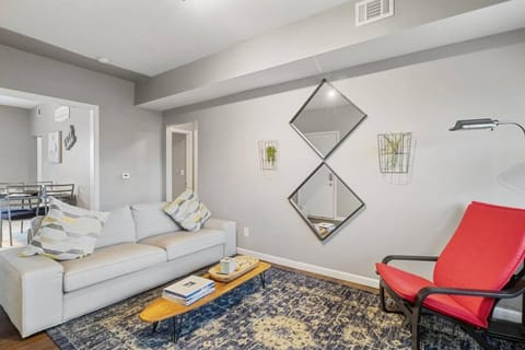 Pet&Baby Friendly 2BR w- in-unit Laundry WIFI Apartment in Meridian-Kessler