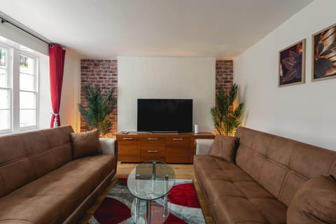 Communal lounge/ TV room, TV and multimedia, Living room, Seating area