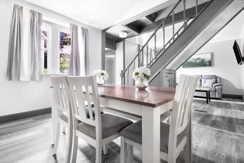 Comfortable 5BR 2BA near the falls House in Niagara Falls