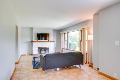 Pet-Friendly New Berlin Retreat with Patio and Yard! Apartment in Brookfield