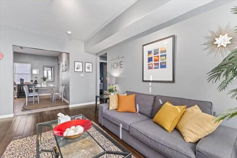 Convenient - Pet and Baby - Near Convention and Hospital Apartment in Meridian-Kessler