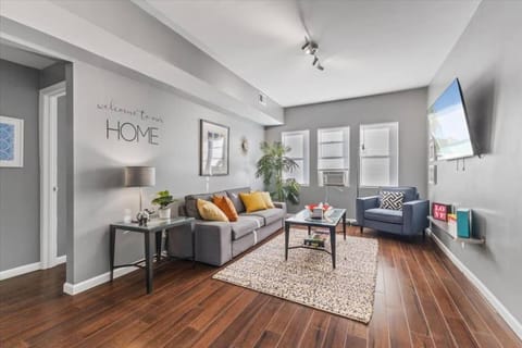 Convenient - Pet and Baby - Near Convention and Hospital Apartment in Meridian-Kessler