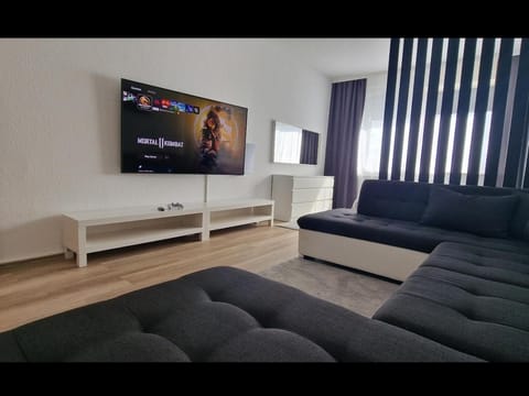 Communal lounge/ TV room, TV and multimedia, Living room, Seating area