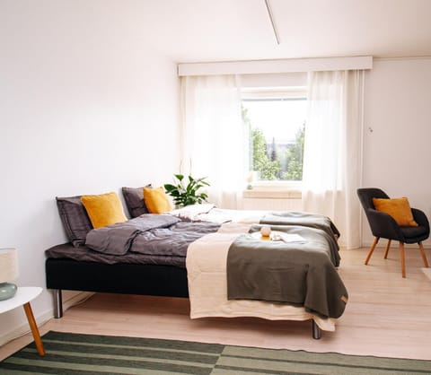 Bed, Living room, Photo of the whole room, towels