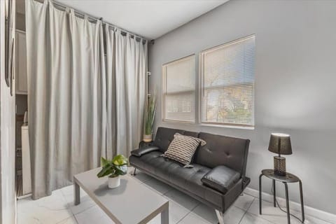 Convenient - Pet and Baby - Near Convention and Hospital Apartment in Meridian-Kessler