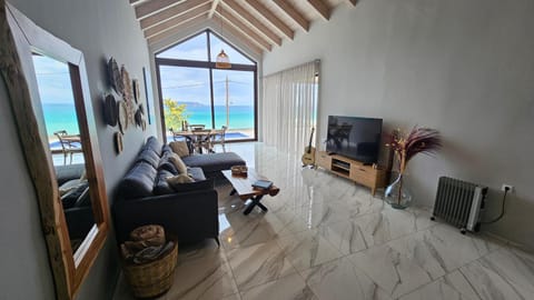 Communal lounge/ TV room, TV and multimedia, Living room, Seating area