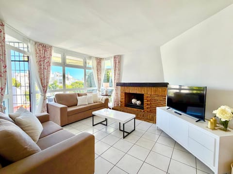 TV and multimedia, Living room, Seating area