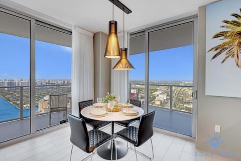 Dining area, City view